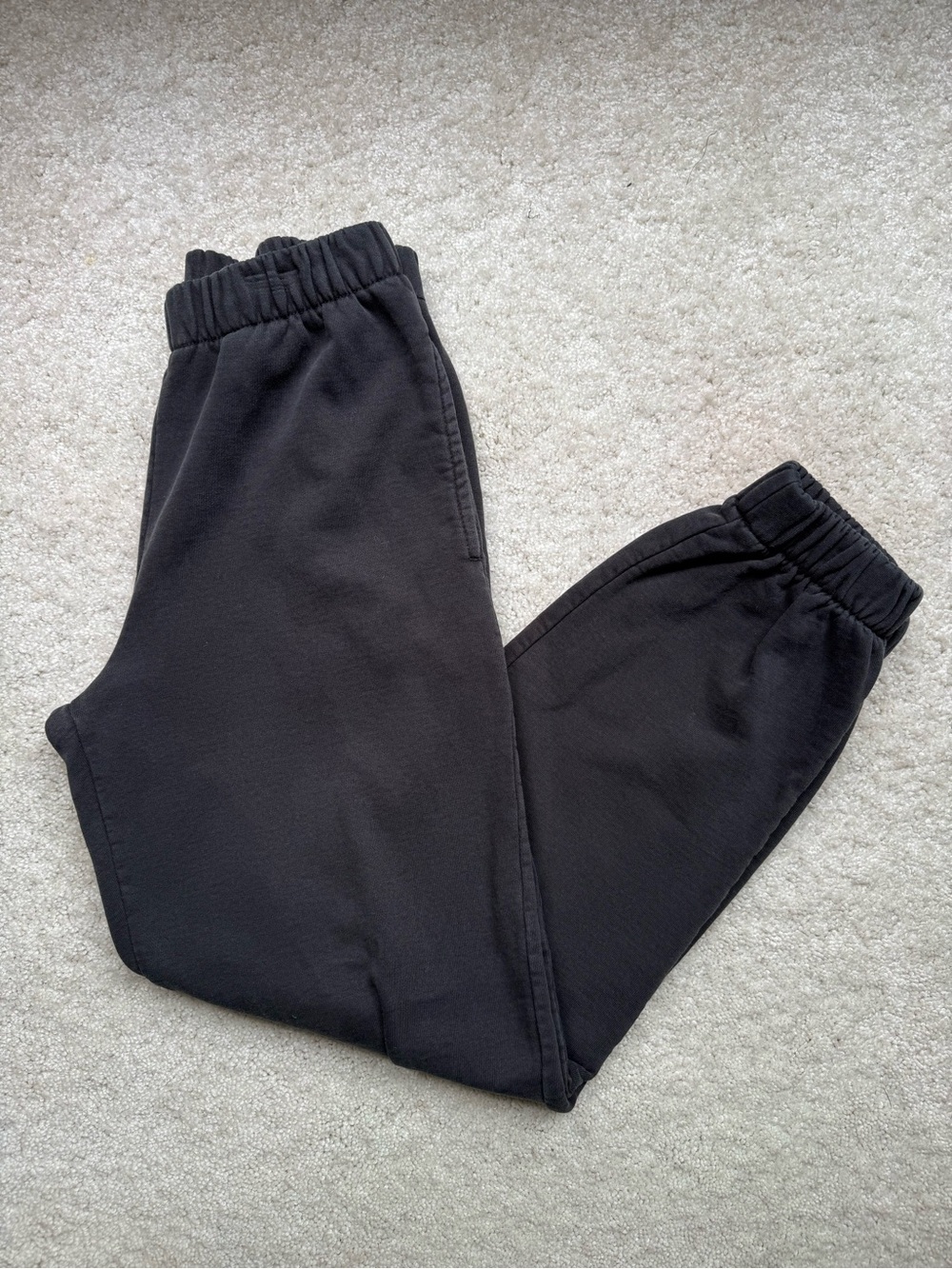 Brandy Melville Rosa Sweatpants-Black Regular Fit. Elastic-Waist Jogger Pants
